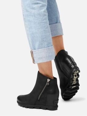 Sorel Womens Joan of Artic Wedge II Black Leather Boots Side Zip Size 7